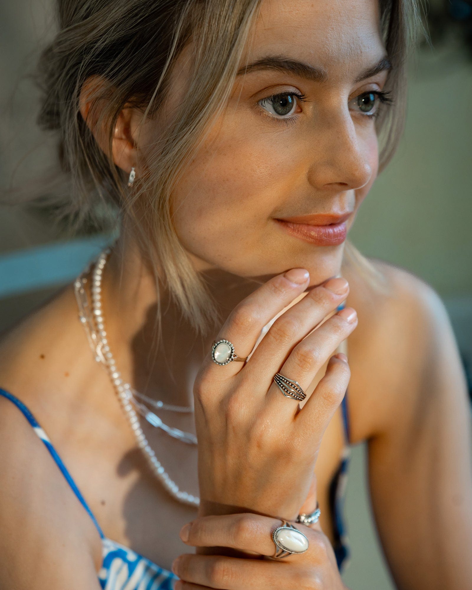 Sterling Silver White Mother of Pearl Neat Bobble Edge Ring