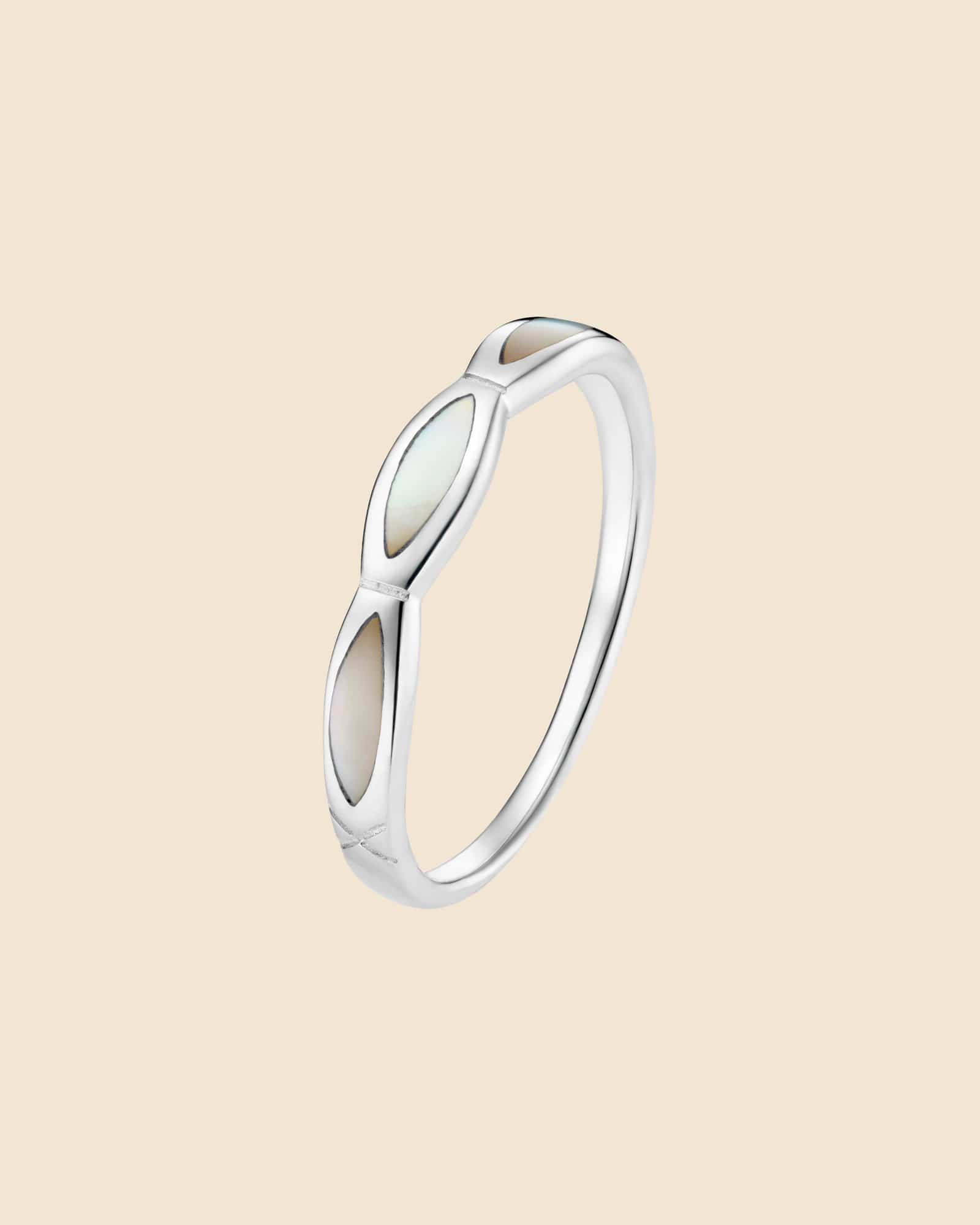 Sterling Silver and Mother of Pearl Oval Inlay Ring